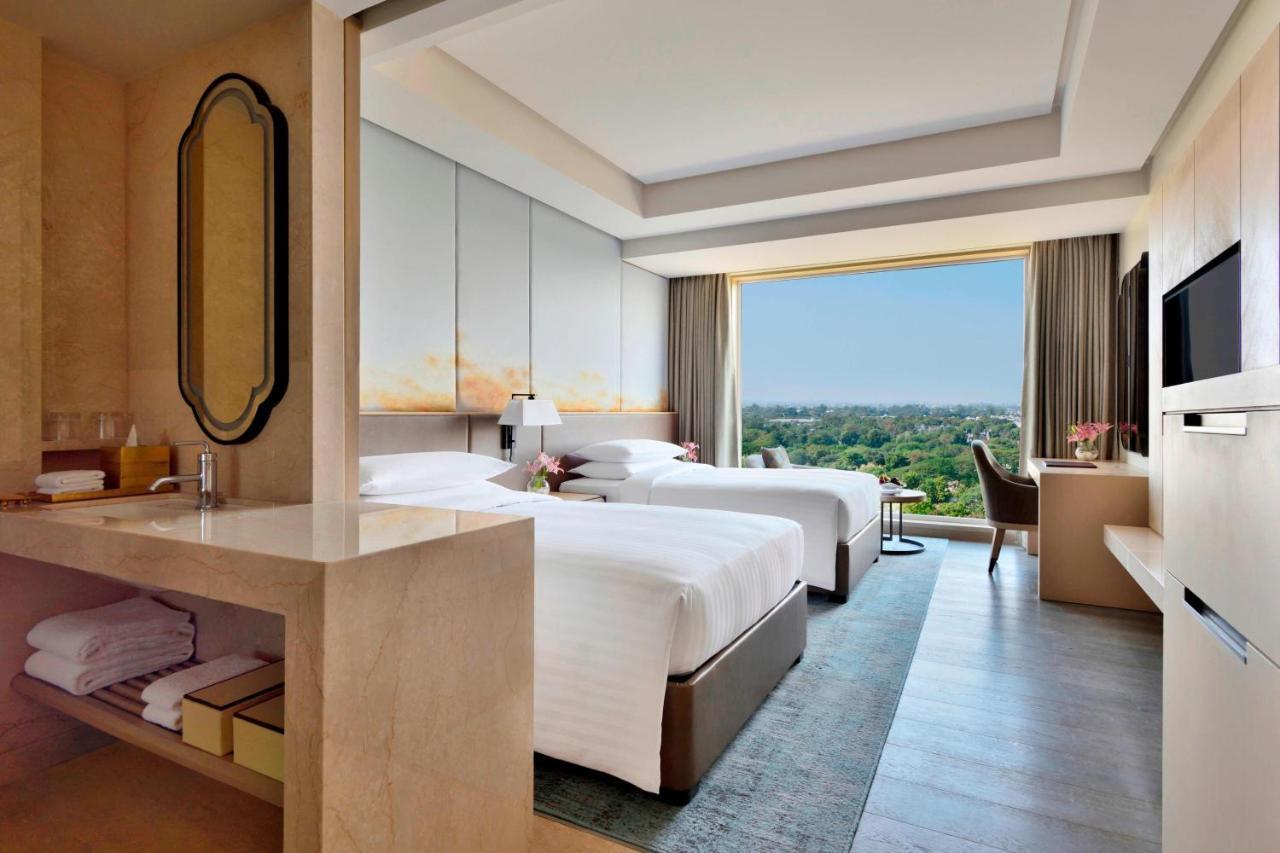Indore Marriott Hotel Buitenkant foto