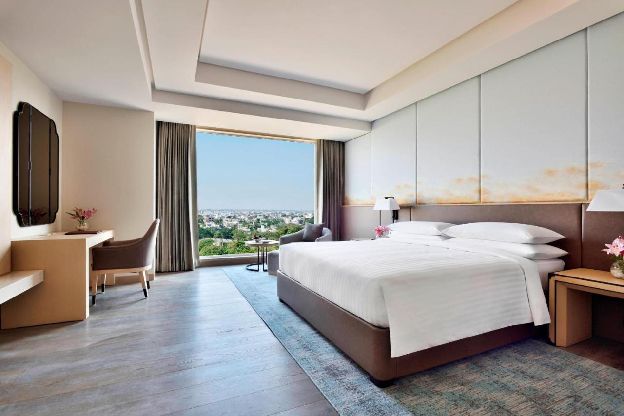 Indore Marriott Hotel Buitenkant foto