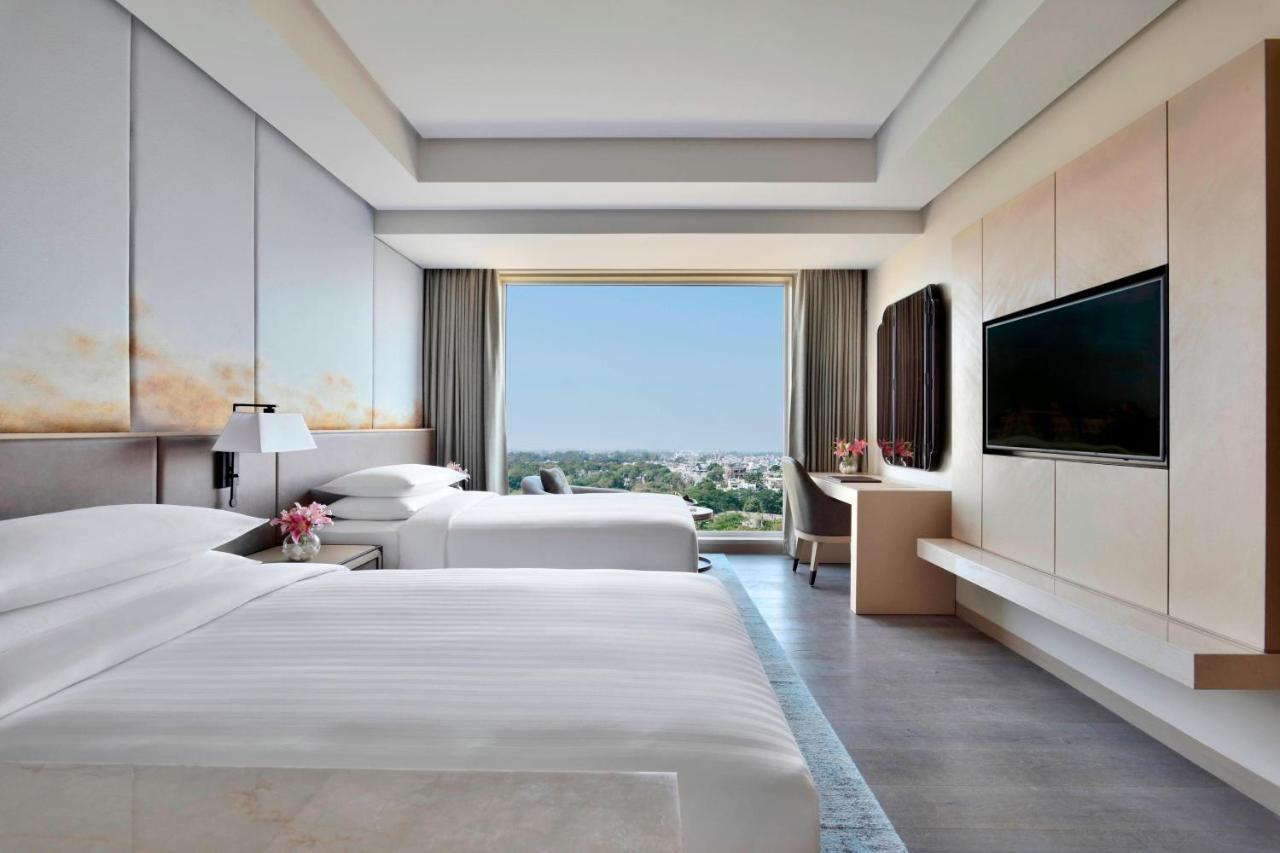 Indore Marriott Hotel Buitenkant foto