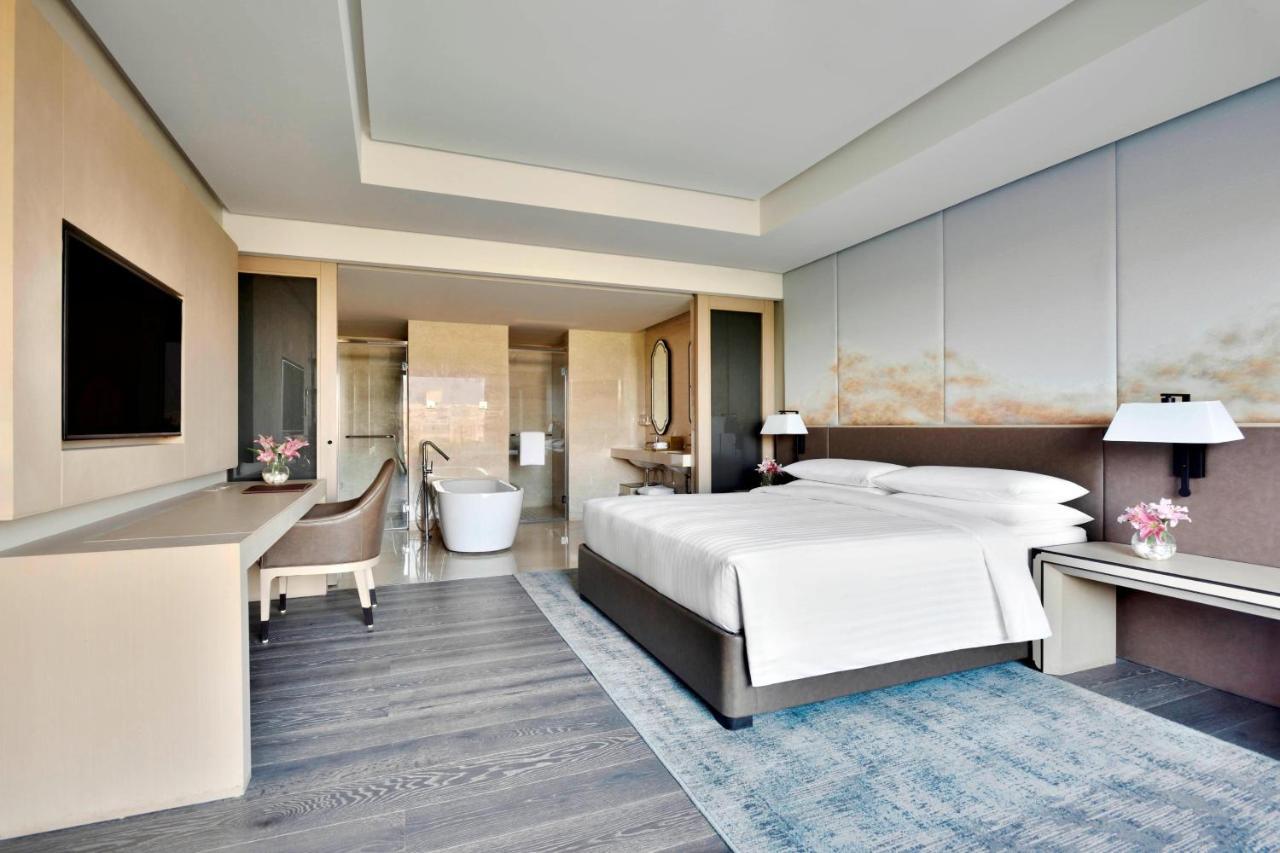 Indore Marriott Hotel Buitenkant foto