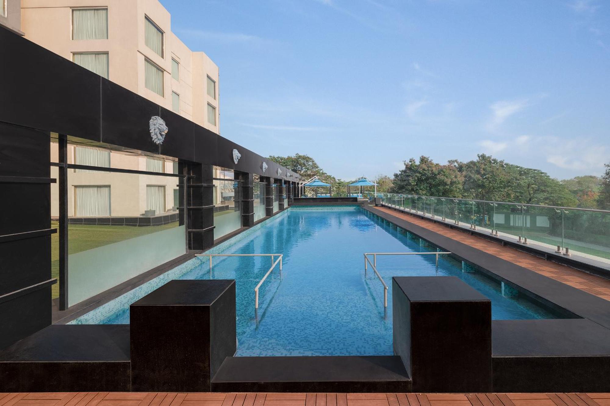 Indore Marriott Hotel Buitenkant foto
