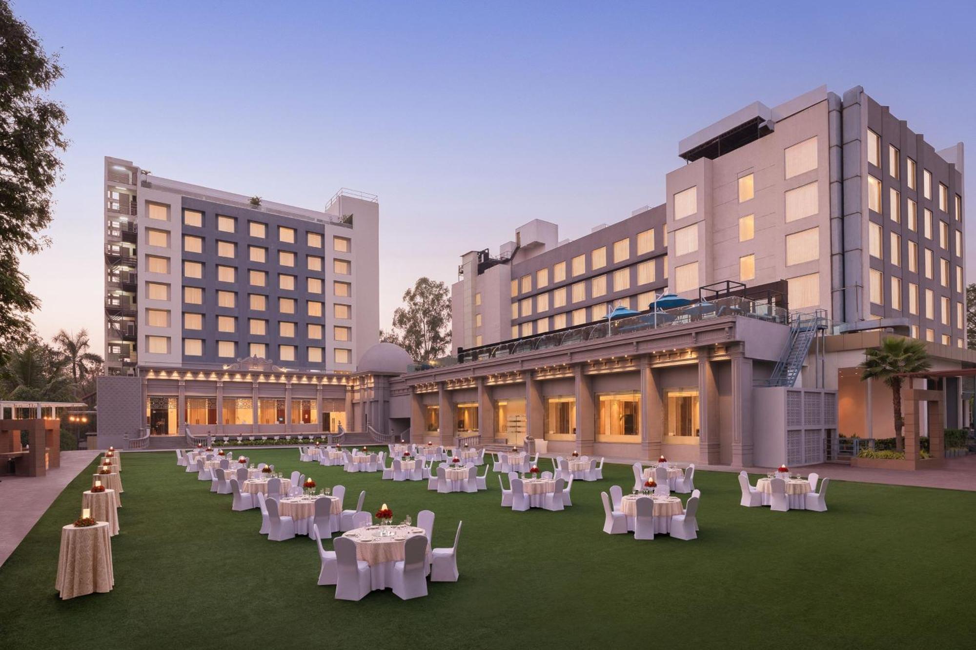 Indore Marriott Hotel Buitenkant foto